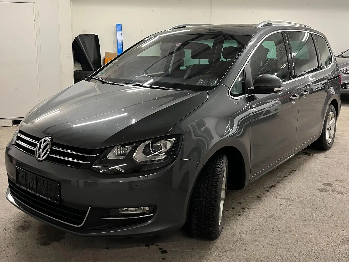 Volkswagen Sharan Highline BMT 4Motion Grau - 2