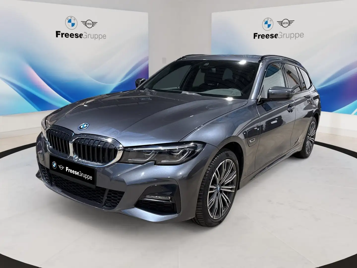 BMW 320 e xDrive Tou M Sport Head-Up HiFi DAB WLAN Grau - 1