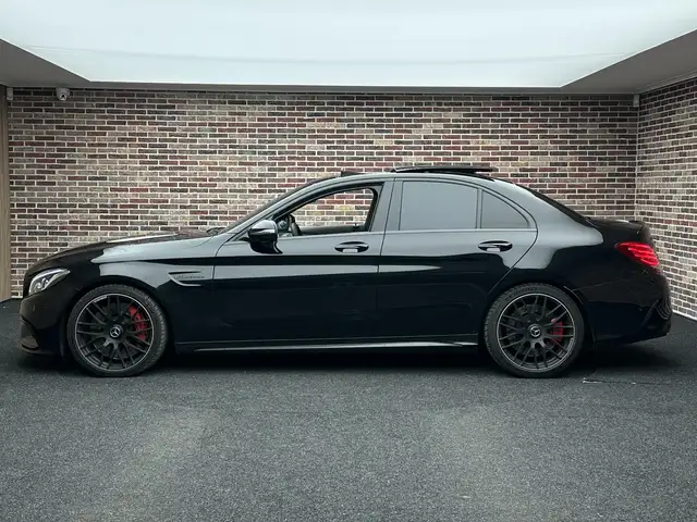 Mercedes-Benz C 63 Amg view 4