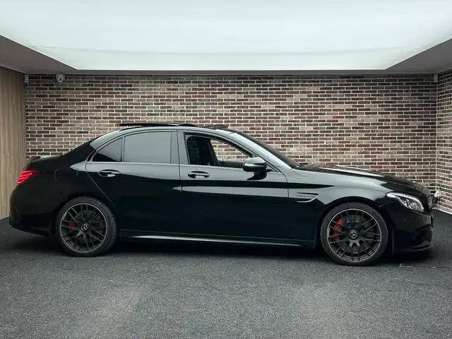 Mercedes-Benz C 63 Amg view 5
