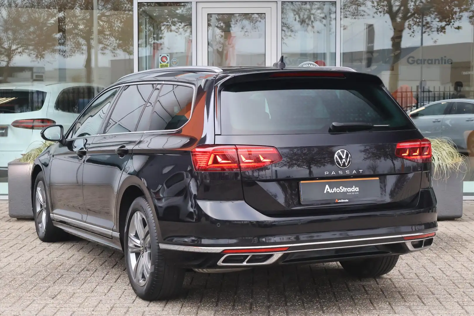 Volkswagen Passat Variant 1.5 R-Line TSI 150pk | IQ-LED | Camera | Keyless | Noir - 2