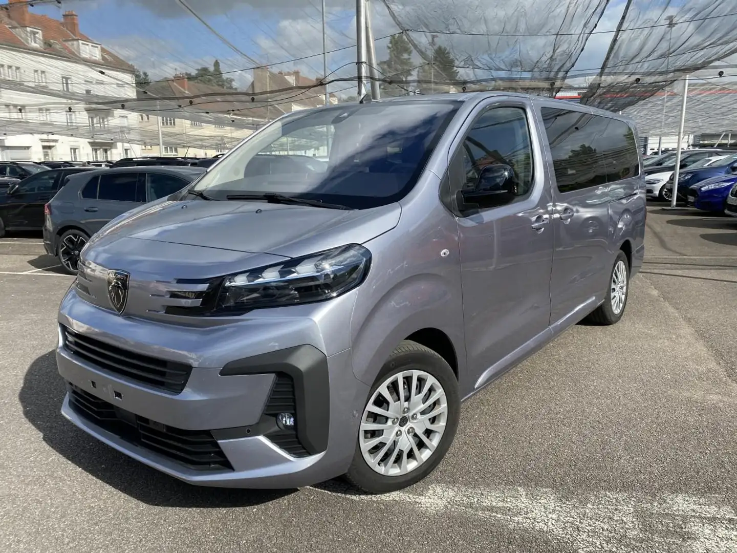 Peugeot Traveller (2) XL 2.0 BlueHDi 180 S\u0026S EAT8 Business 9PL  Gris - 2