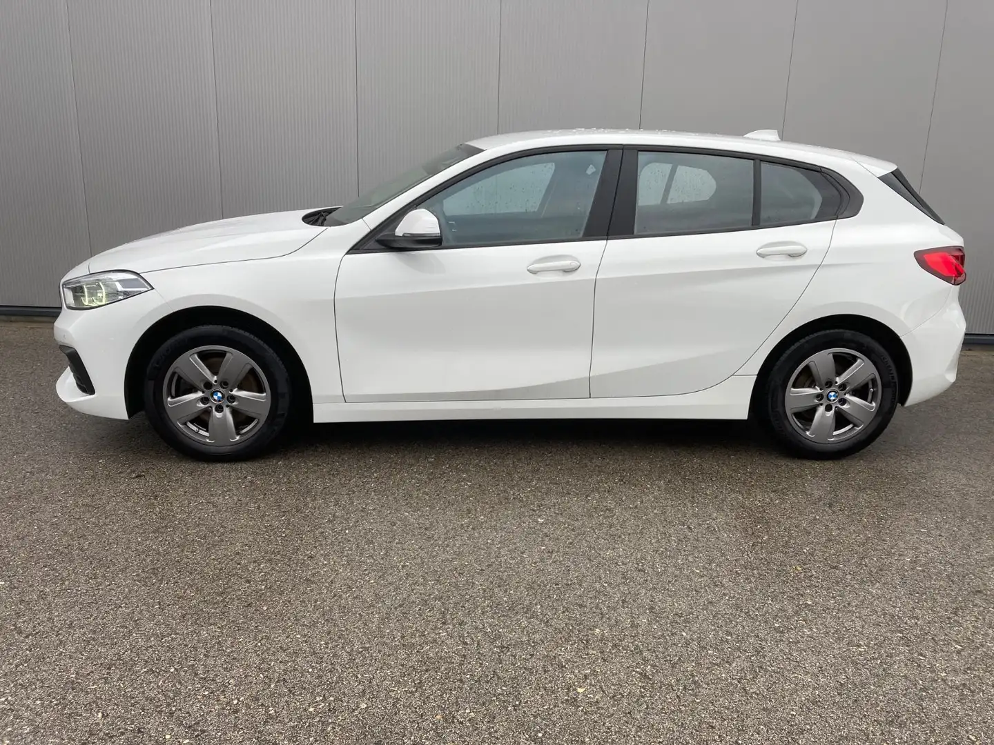 BMW 118 iA*Navi *DAB*WLAN*Sitzheizung* Weiß - 1