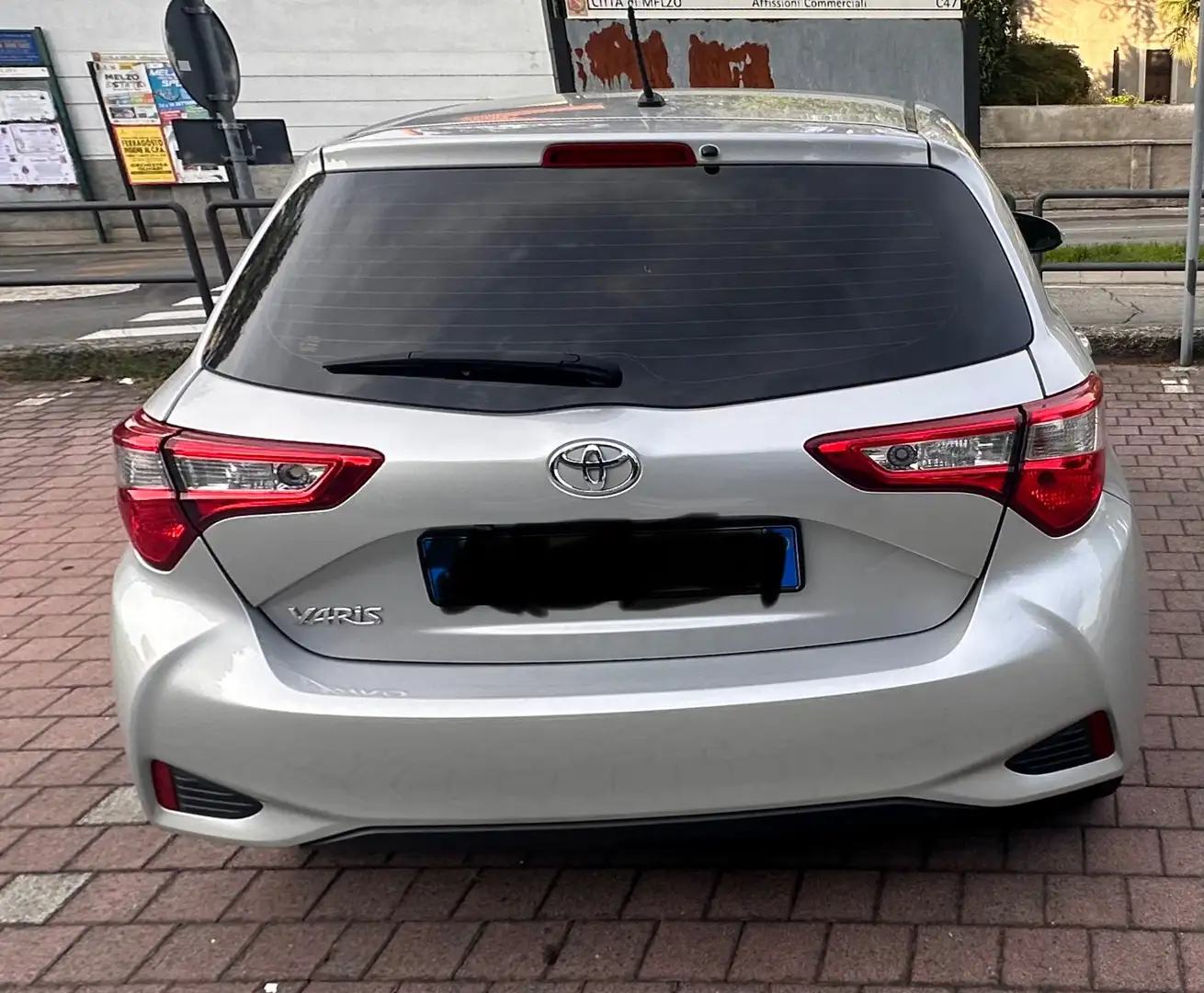 Toyota Yaris 5p 1.5 ts Argento - 2