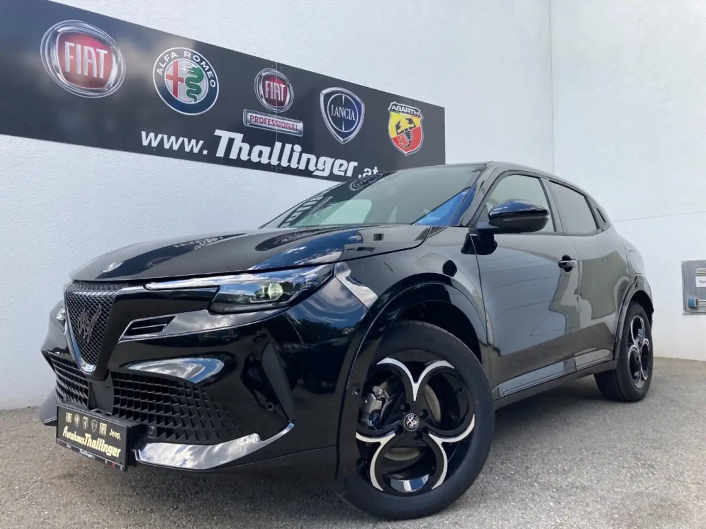 Alfa Romeo Junior Elettrica Elettrica Bev156ps - 115kwh Ti Schwarz - 2