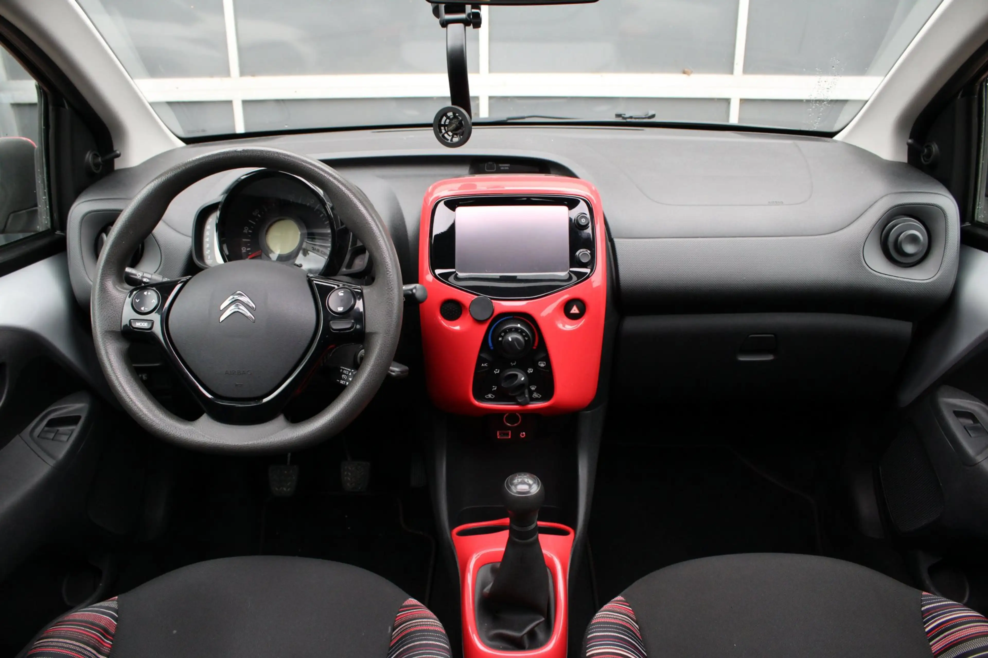 Citroen C1 1.2 PureTech Shine — photo 15