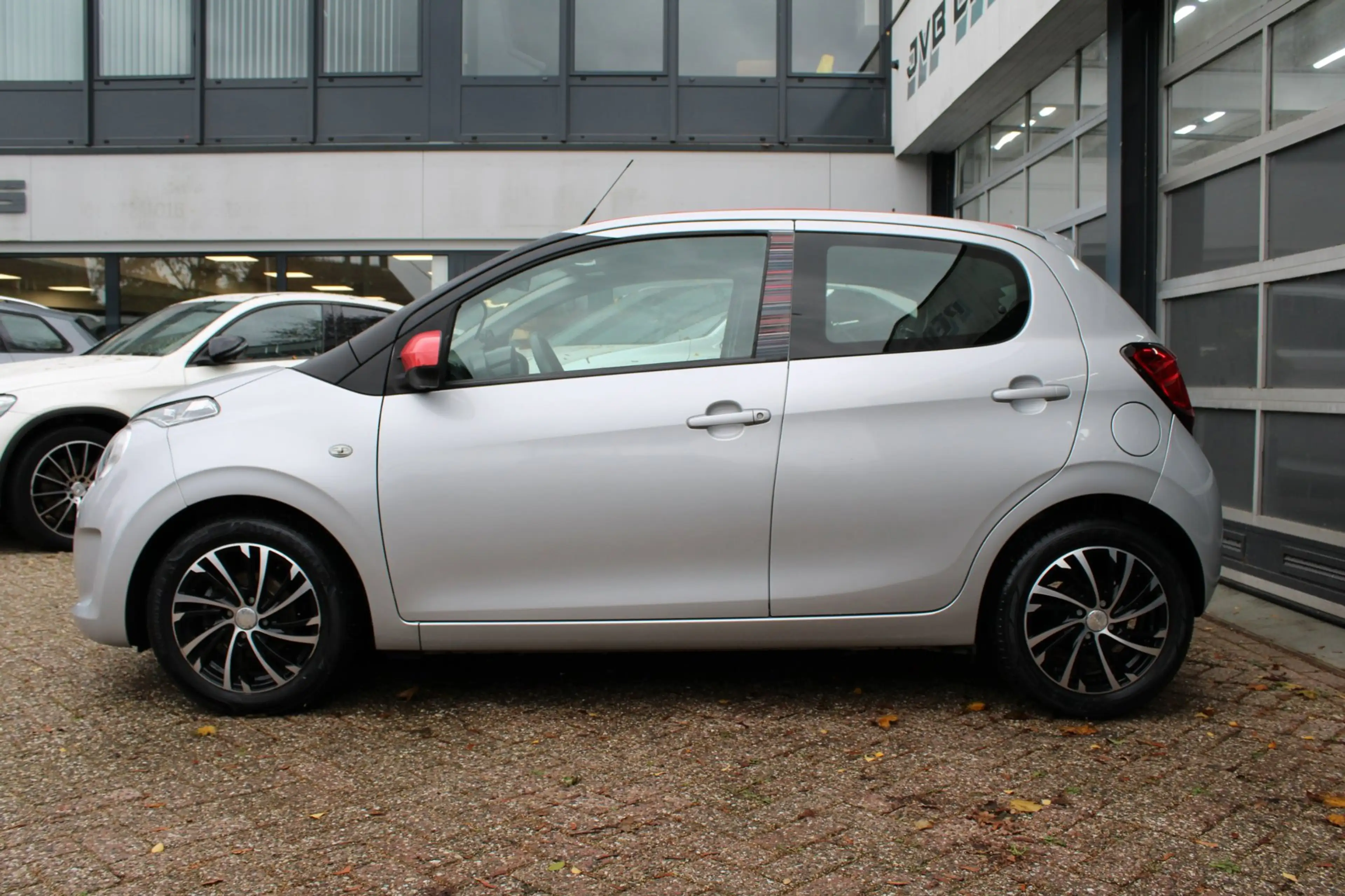 Citroen C1 1.2 PureTech Shine — photo 3