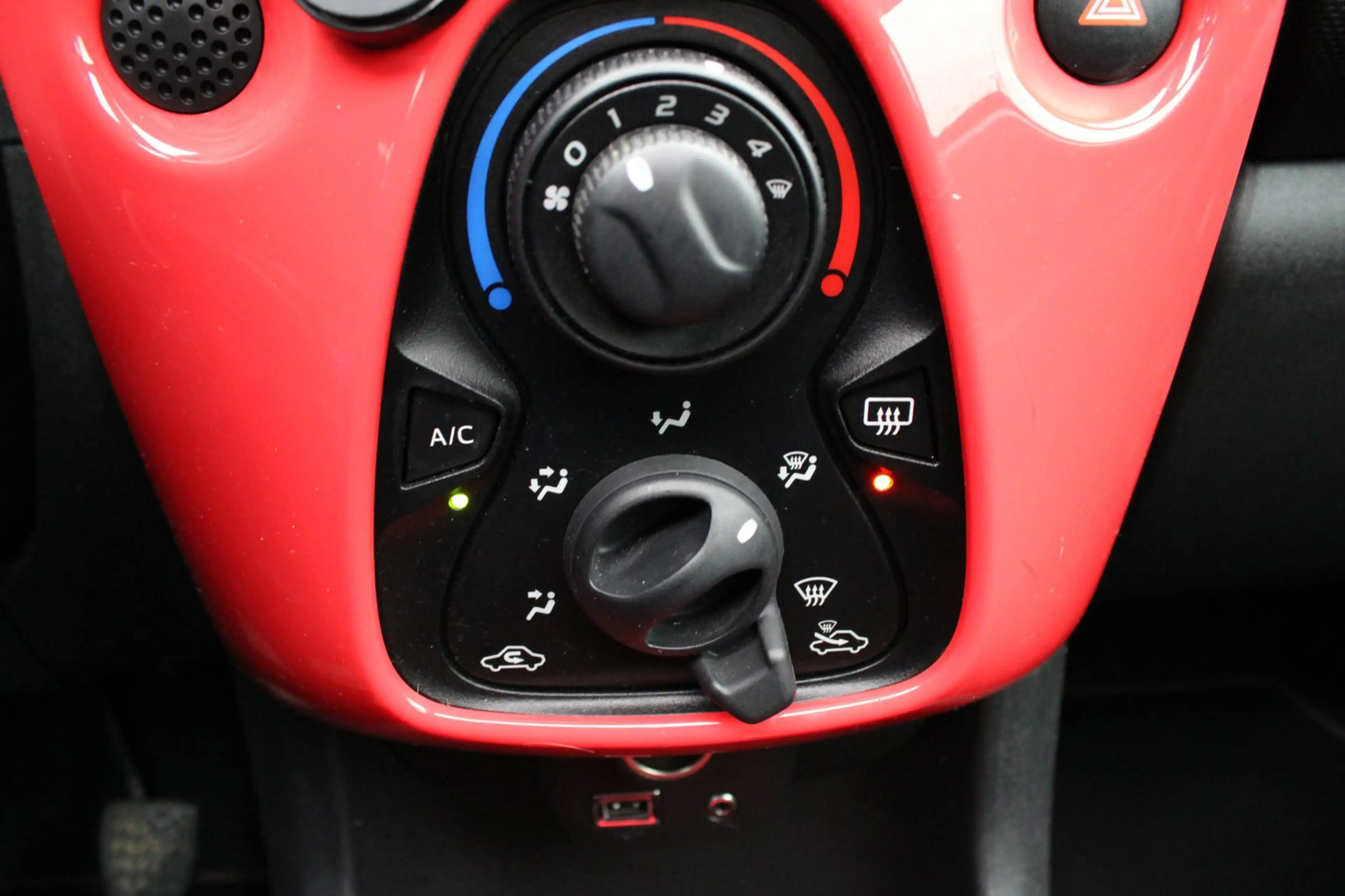 Citroen C1 1.2 PureTech Shine — photo 19