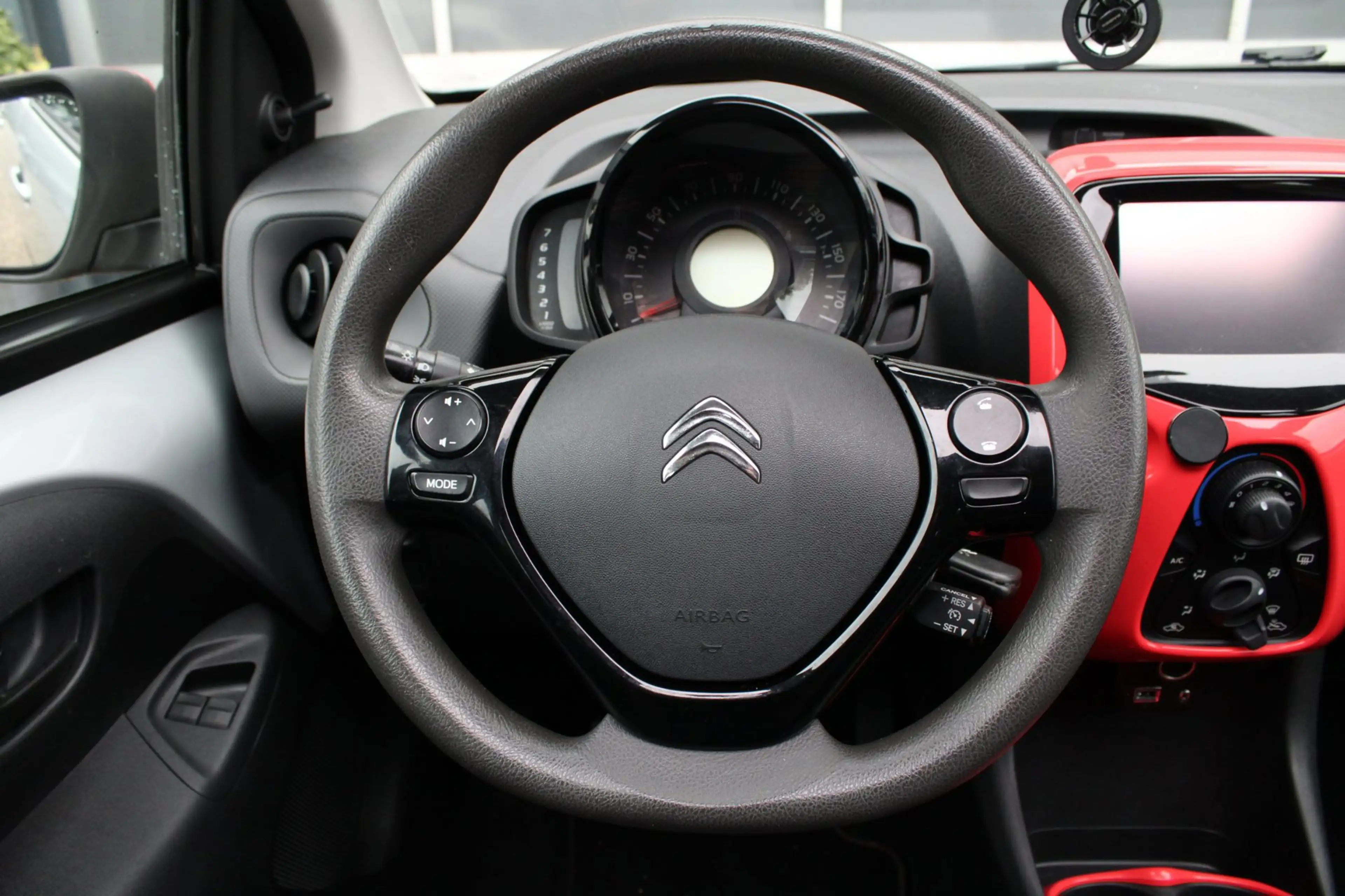 Citroen C1 1.2 PureTech Shine — photo 16