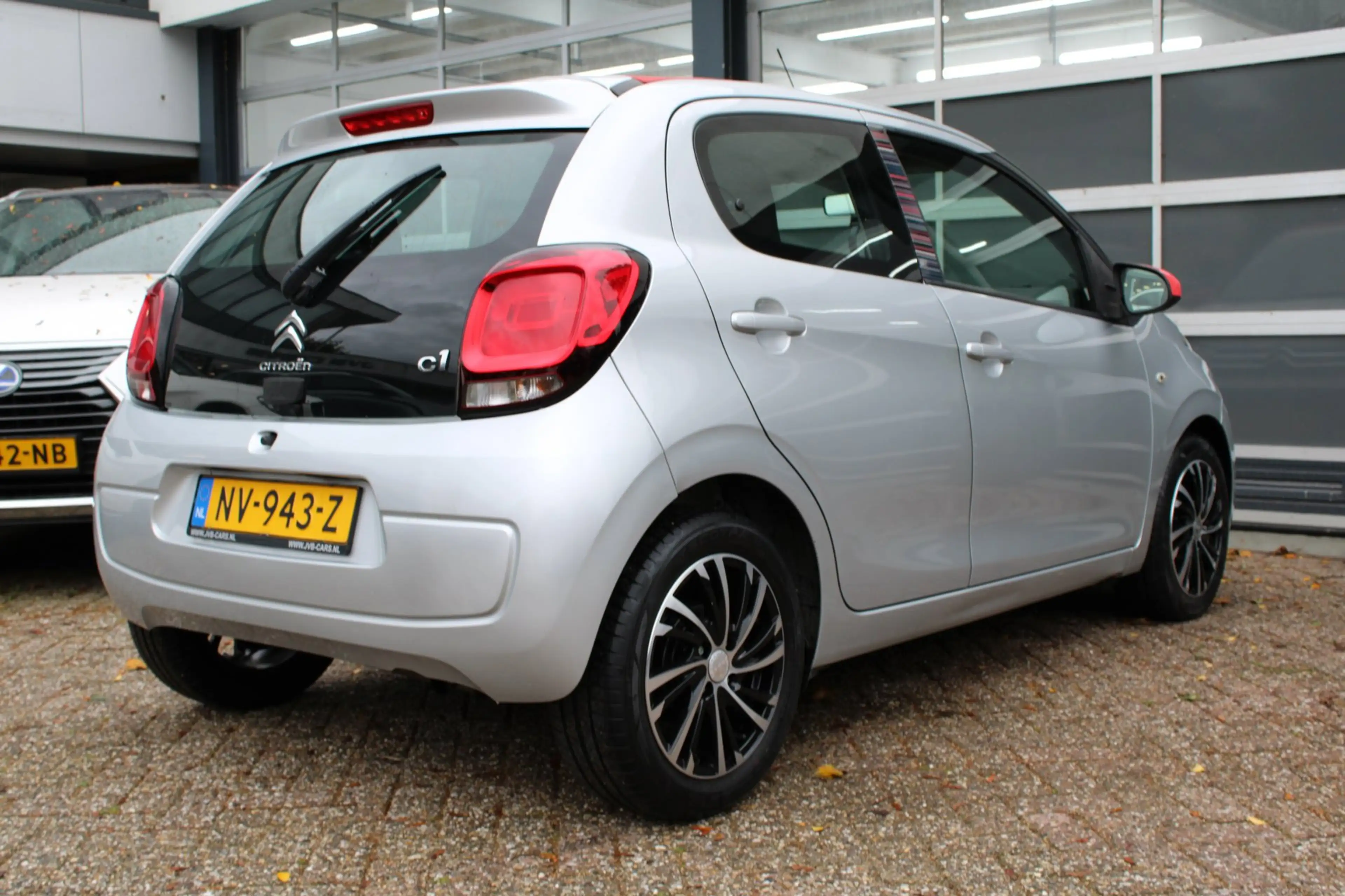 Citroen C1 1.2 PureTech Shine — photo 7