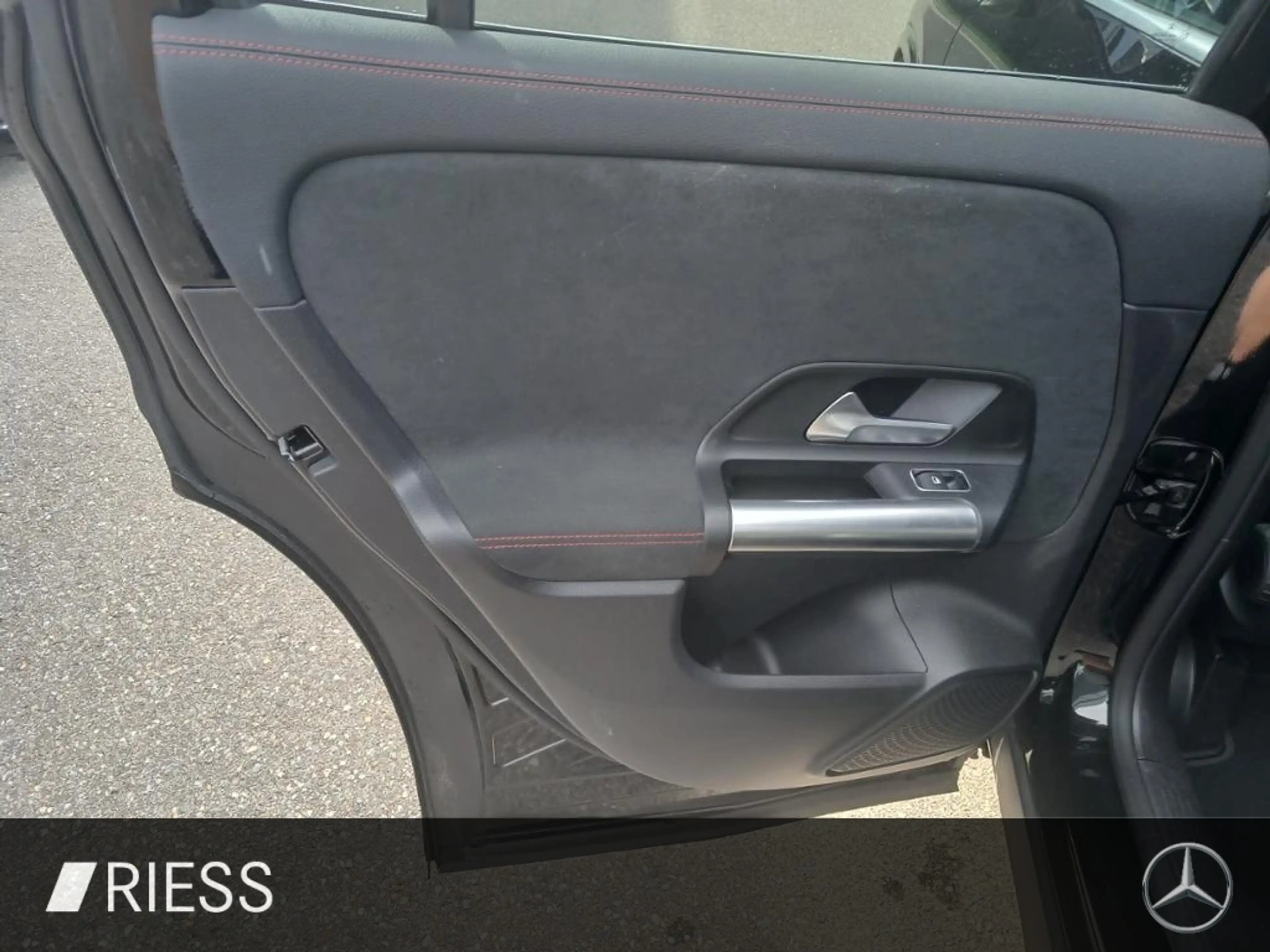 Mercedes-Benz GLA 220 4MATIC AUT Kam. KeyLess KlimaA LED LM — photo 13