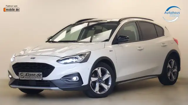 Ford Focus view 3