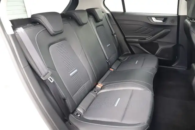 Ford Focus view 12