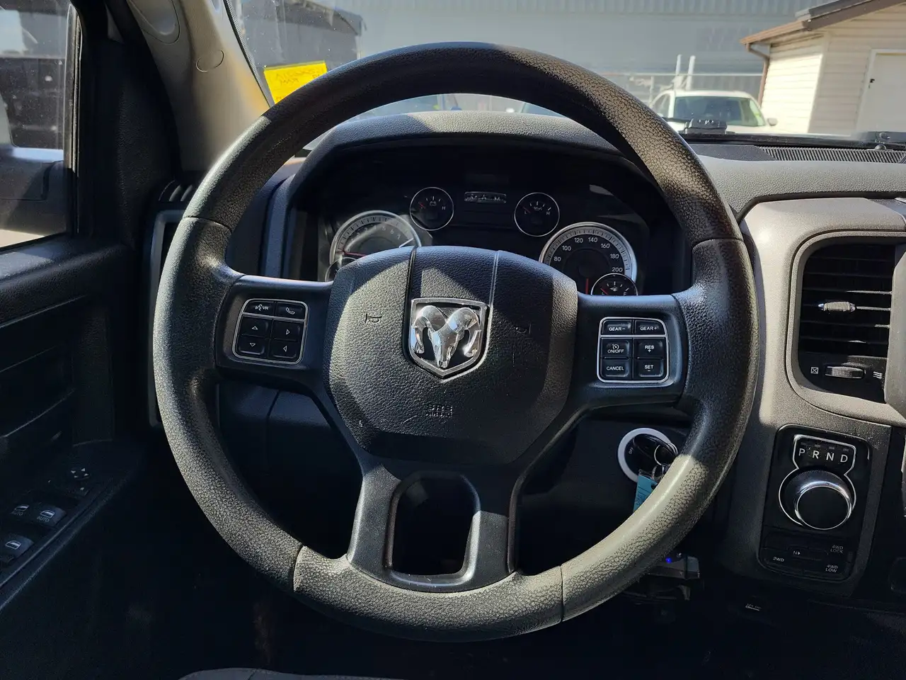 RAM 1500 снимка RAM 1500