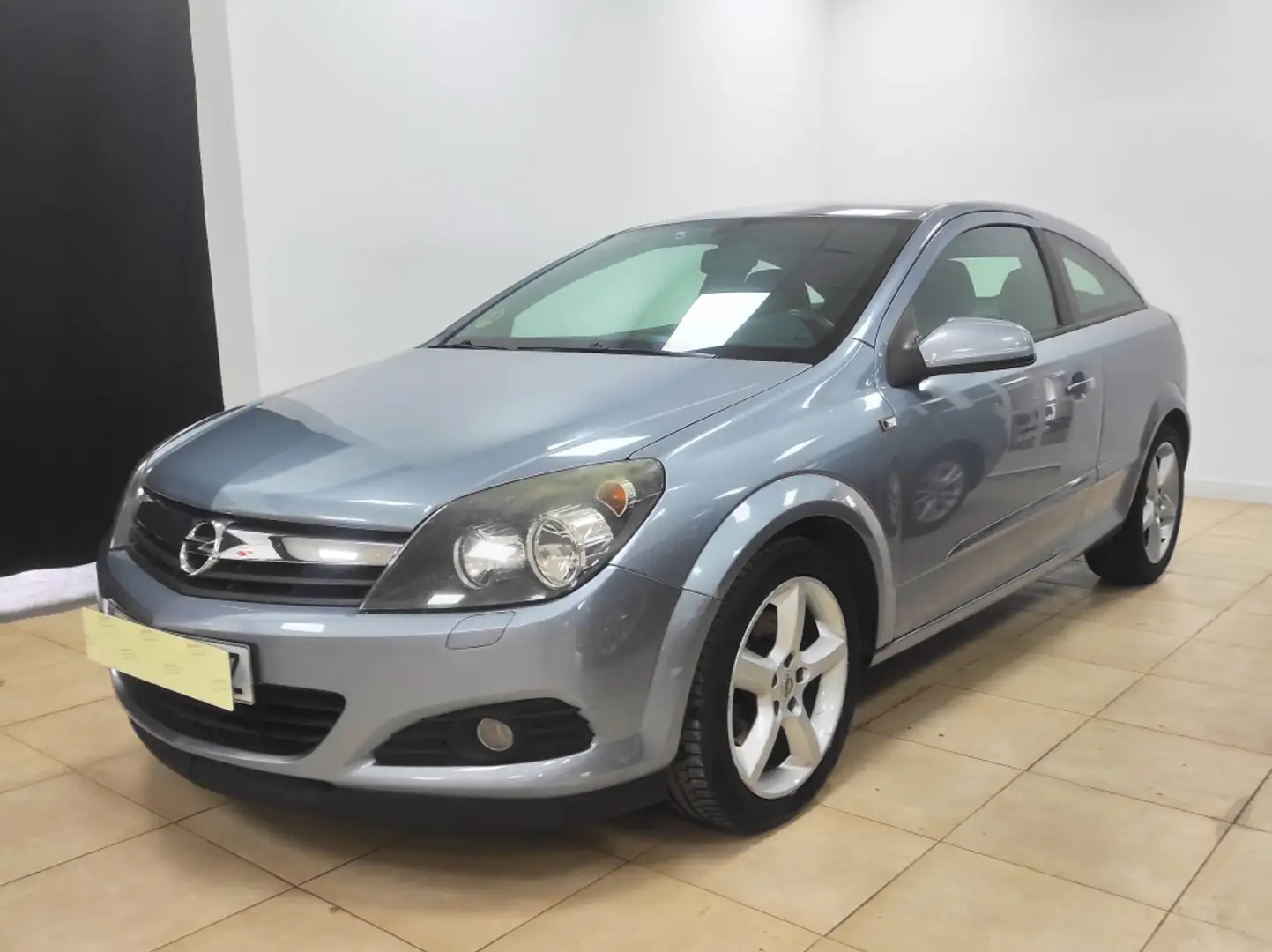 Opel Astra GTC 1.9CDTi Sport Gris - 2