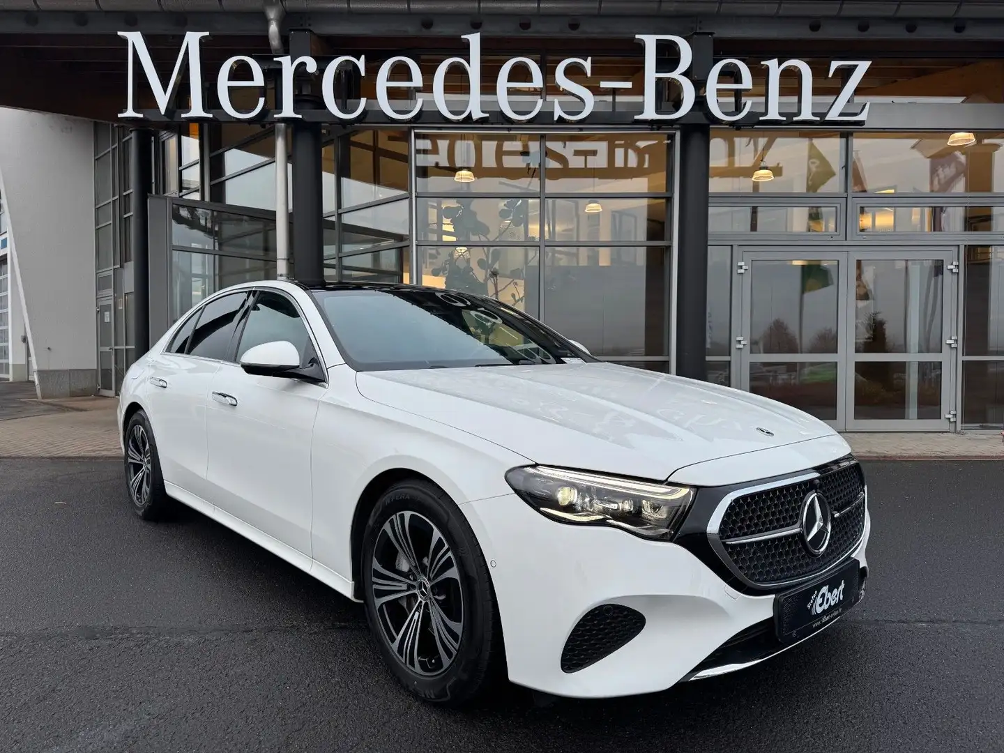 Mercedes-Benz E 450 4M Avantgarde+Pano+DistrPro+Digital+360 Weiß - 2