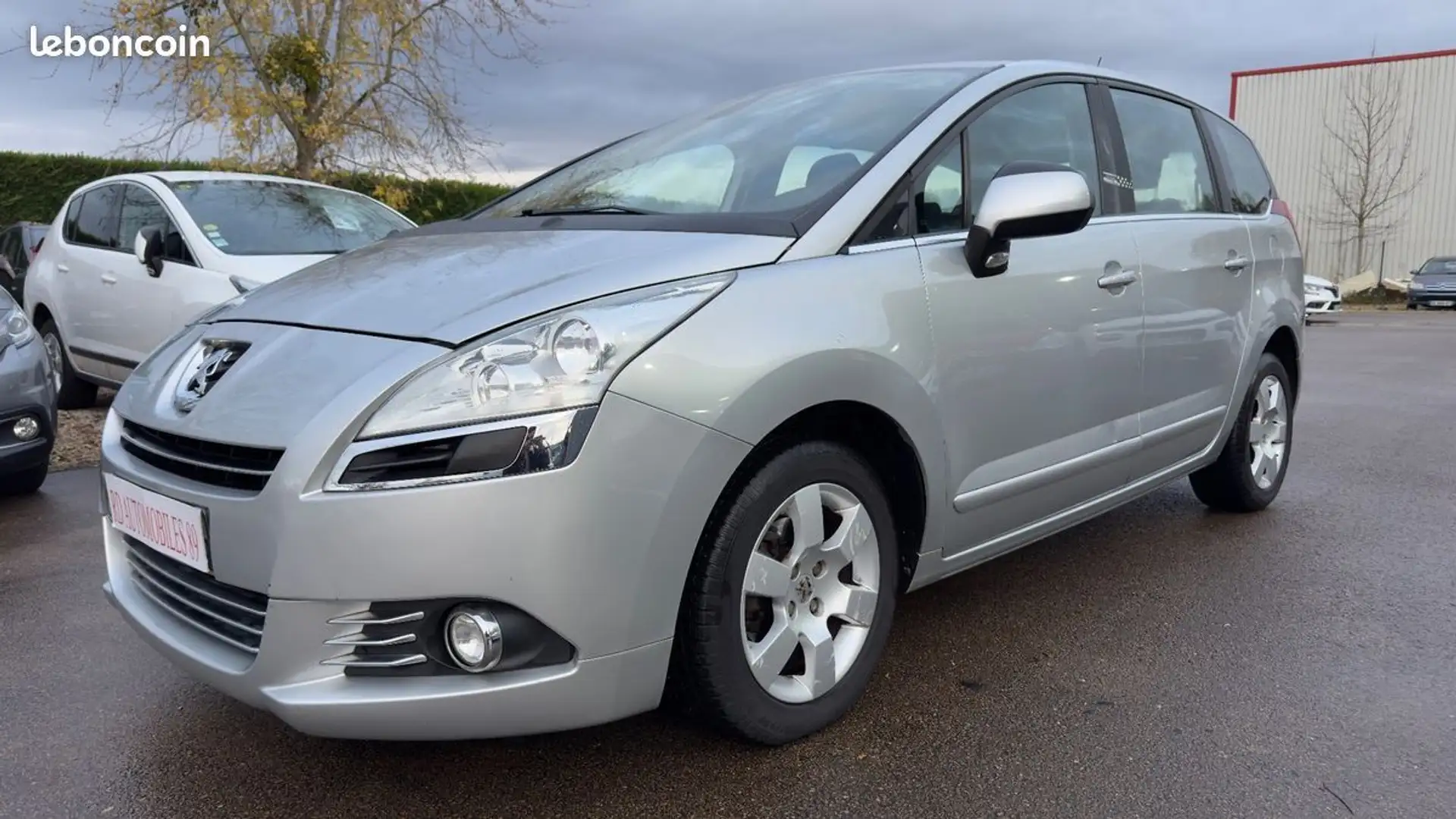 Peugeot 5008 1.6 HDI 112 CH Premium 7 PLACES Gris - 1