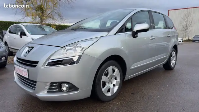 Peugeot 5008 1.6 HDI 112 CH Premium 7 PLACES