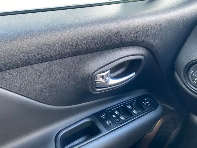 Jeep Renegade view 15