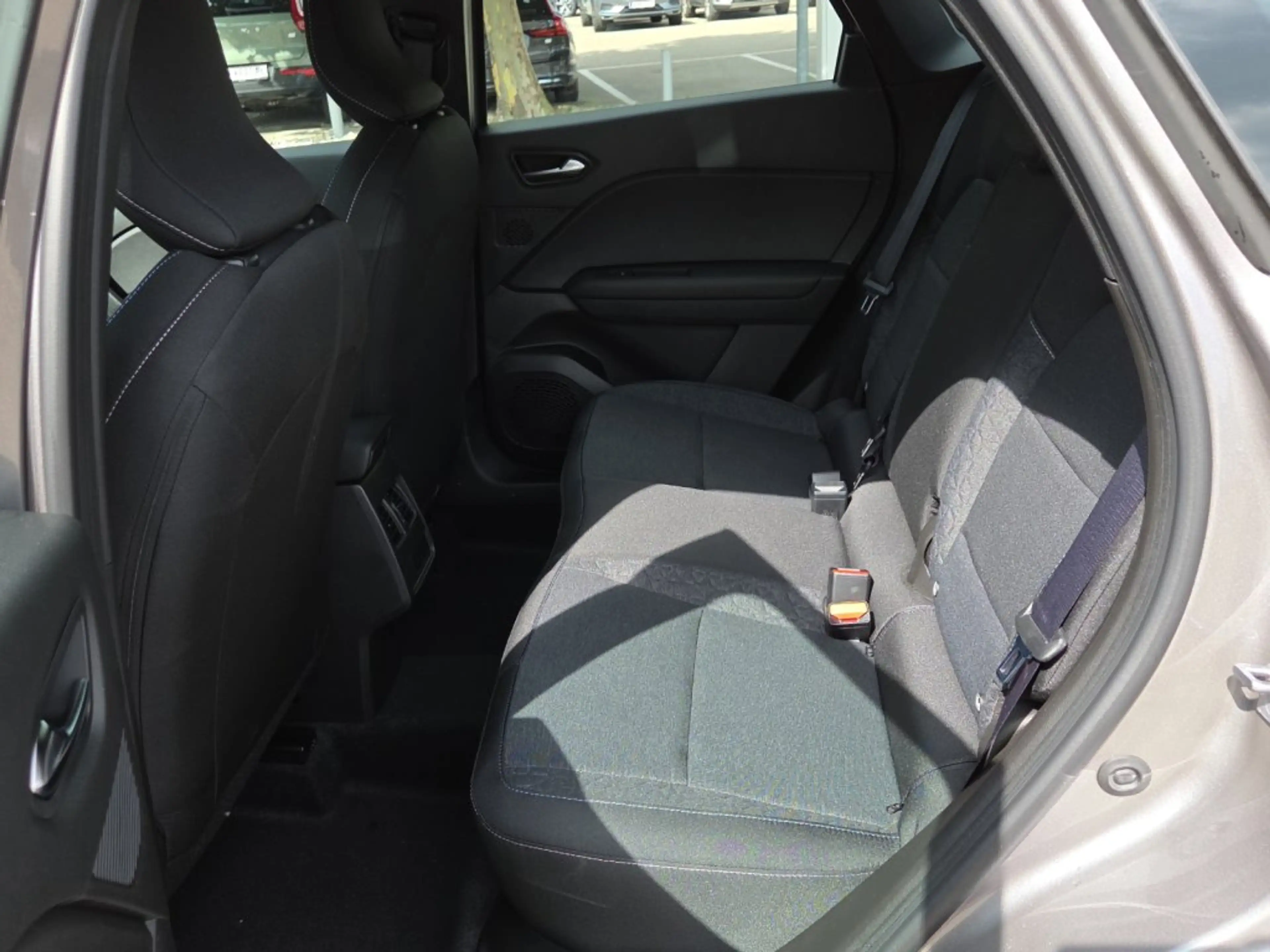 Mitsubishi Grandis 1,8 HEV Invite C AT 26,5 — photo 7