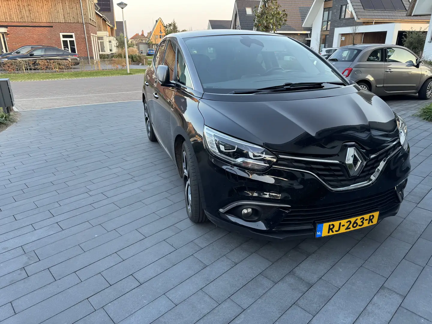 Renault Scenic 1.6 dCi Bose model 2017 massage luxste uitvoering Zwart - 2