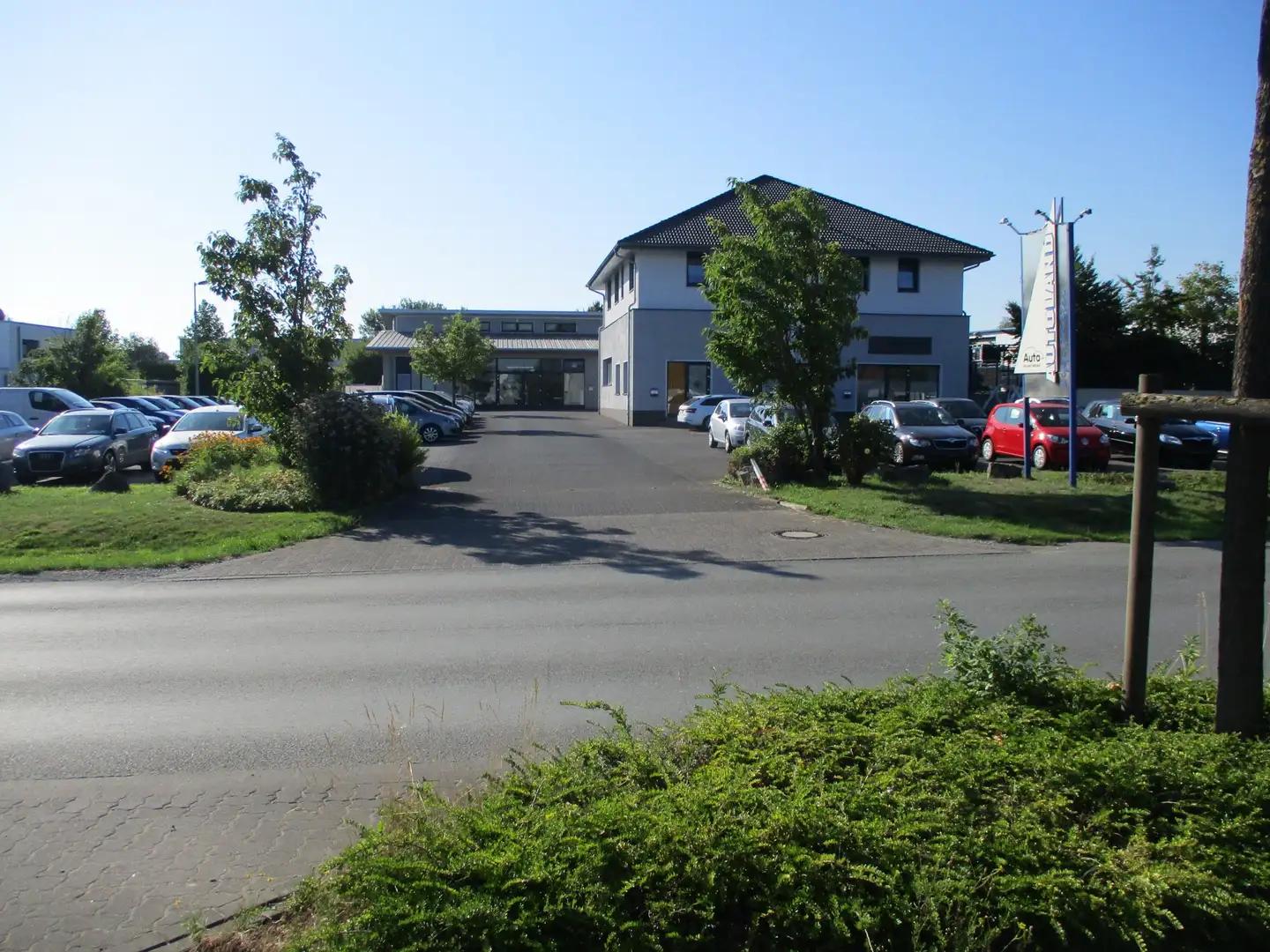 BMW 318 3er 318i Aut LederNaviBIXenonSchiebedach18 Zoll Noir - 1