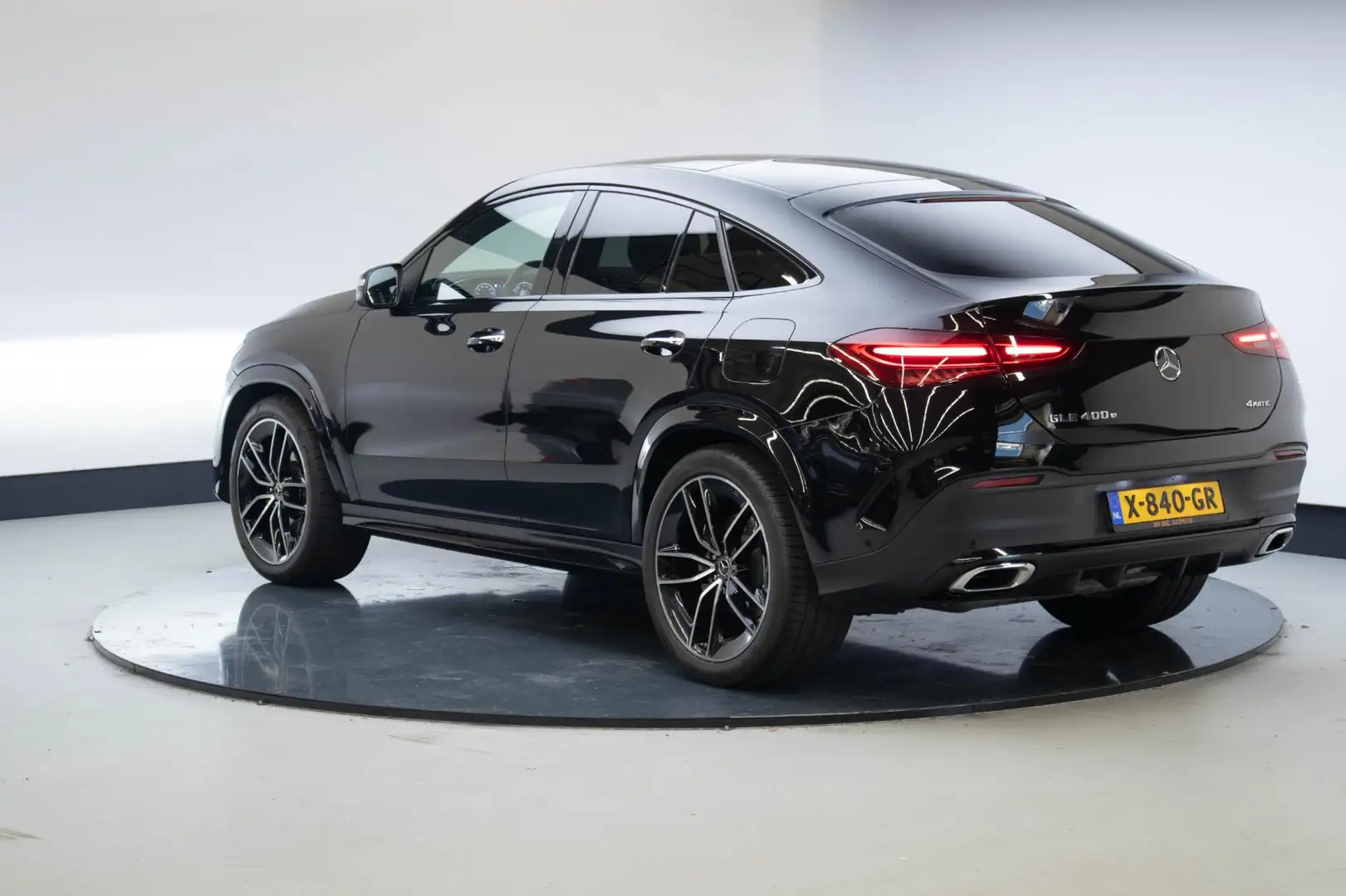 Mercedes-Benz GLE 400 Coupé e 4MATIC AMG Line Premium Plus | 22 Inch | N Černá - 2