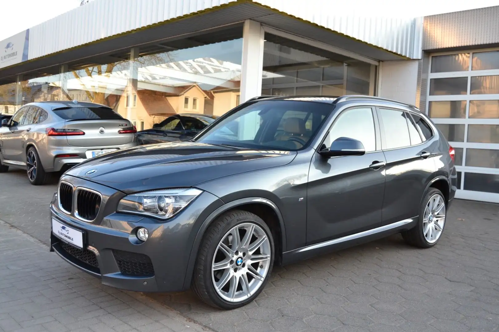 BMW X1 25d xDrive M-Paket*Auto*Pano*Kamera*DAB*H&K* Grijs - 1