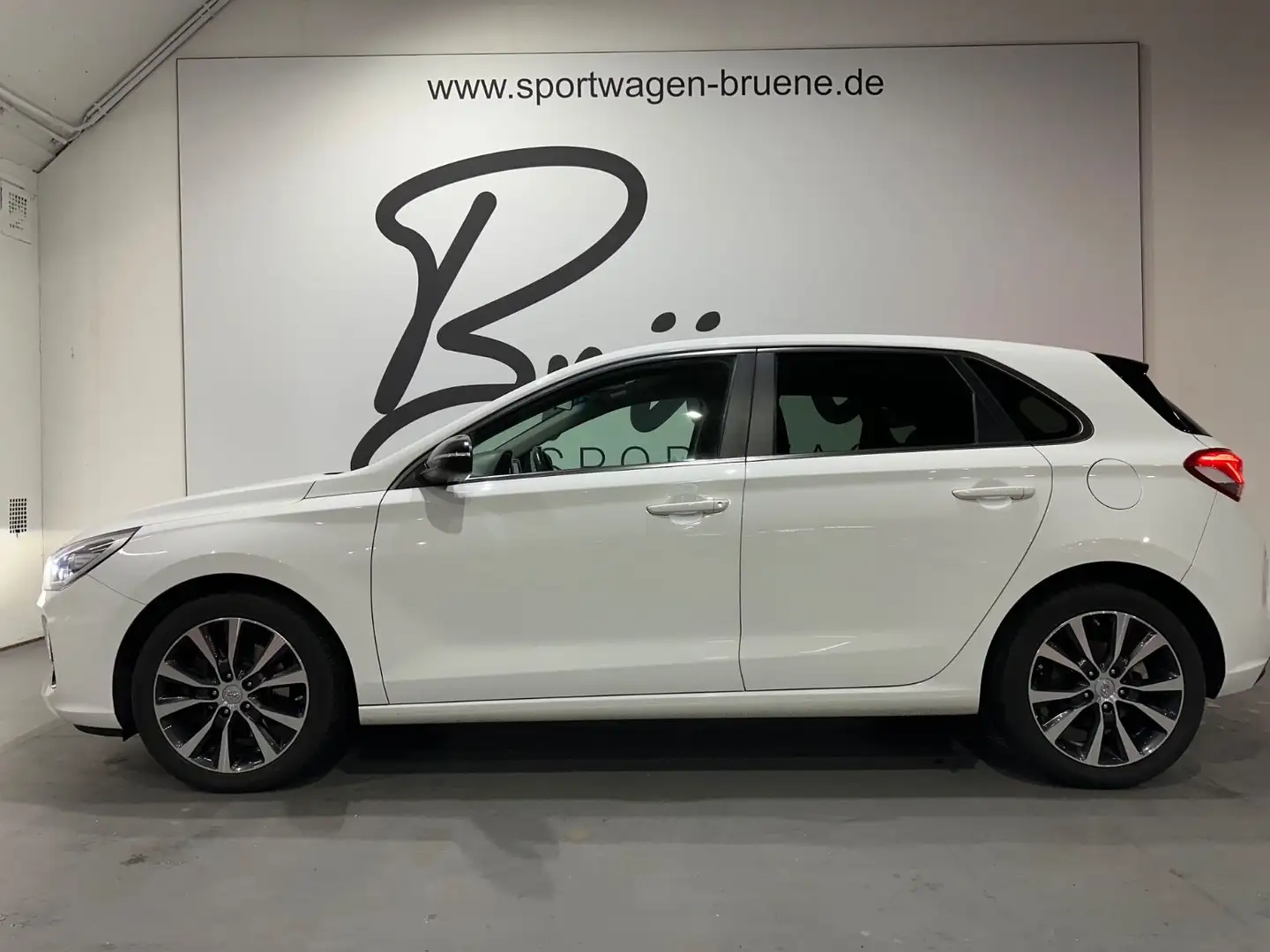 Hyundai i30 Intro/Navi/Alu 17Zoll/Garantie/8 x BEREIFT Weiß - 2
