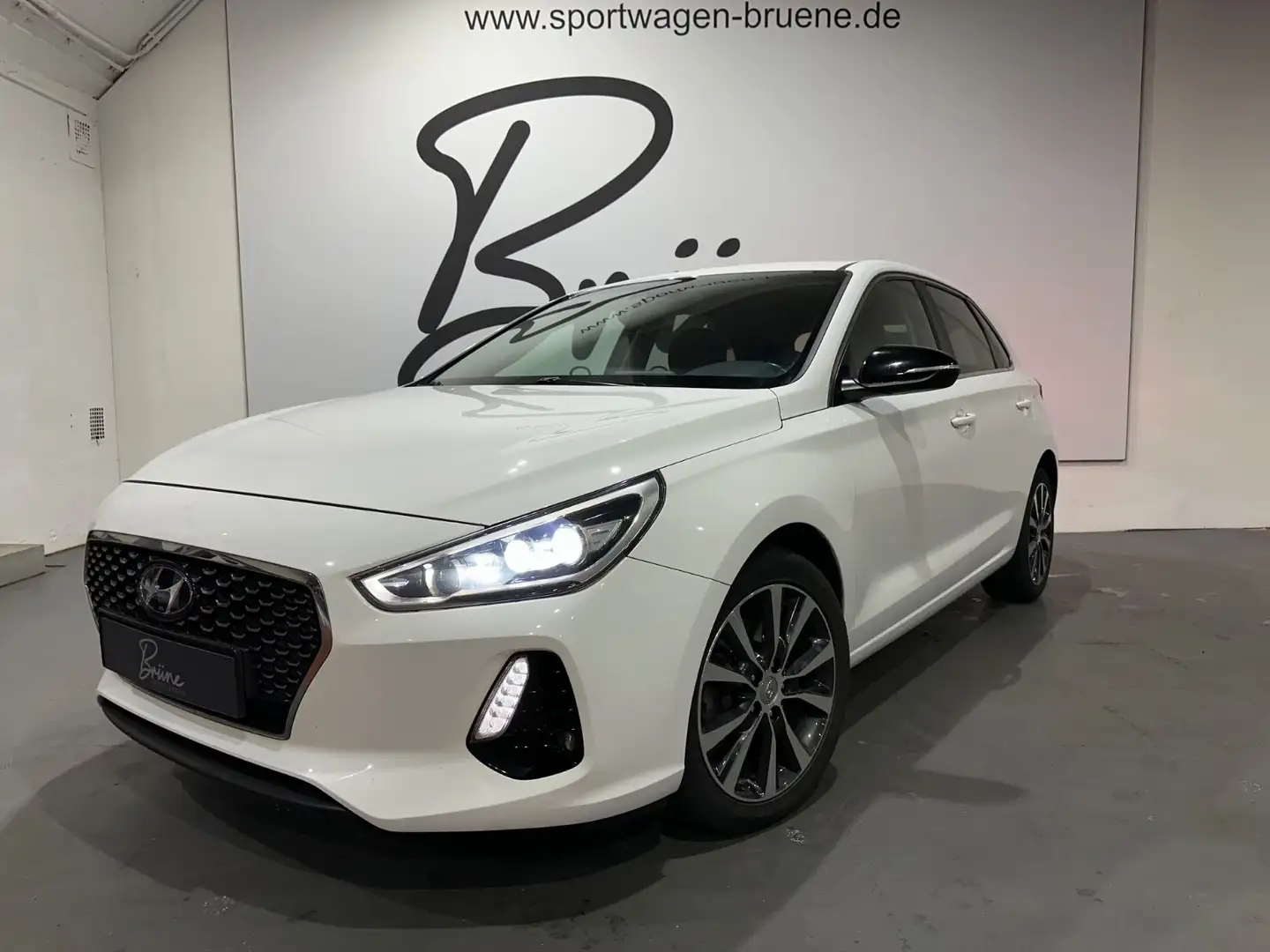 Hyundai i30 Intro/Navi/Alu 17Zoll/Garantie/8 x BEREIFT Weiß - 1
