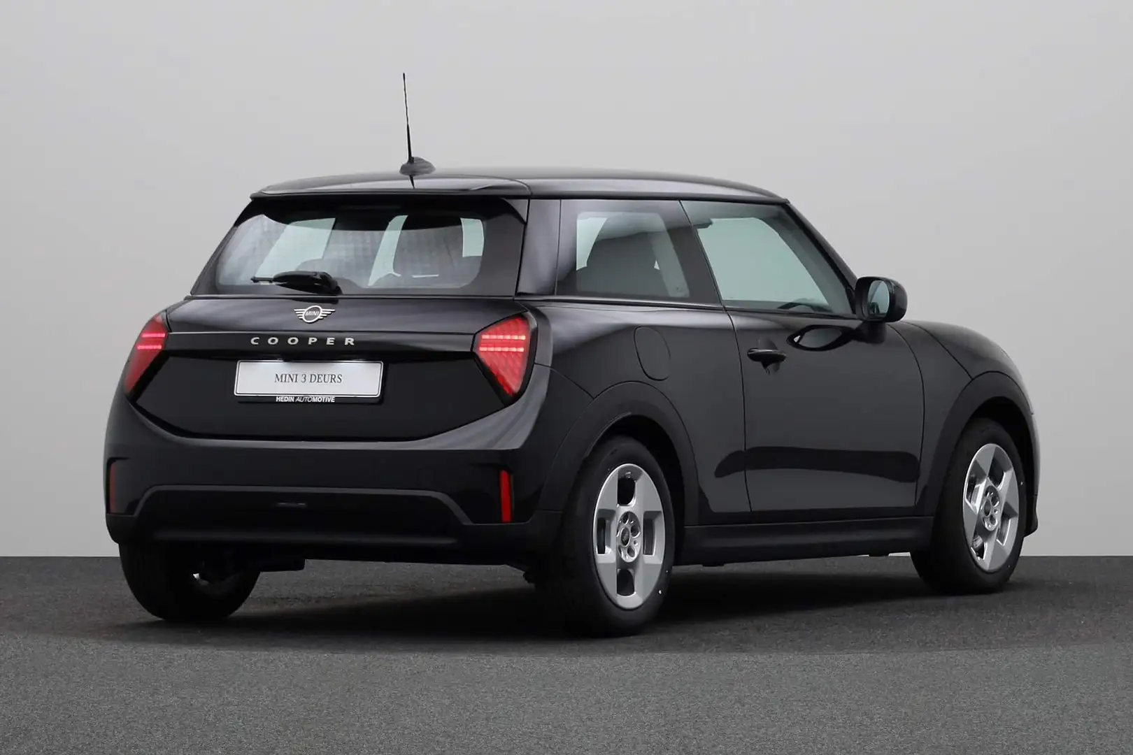 MINI Cooper C 3-deurs | Essential Trim | Pakket XS | verwarmde v Černá - 2