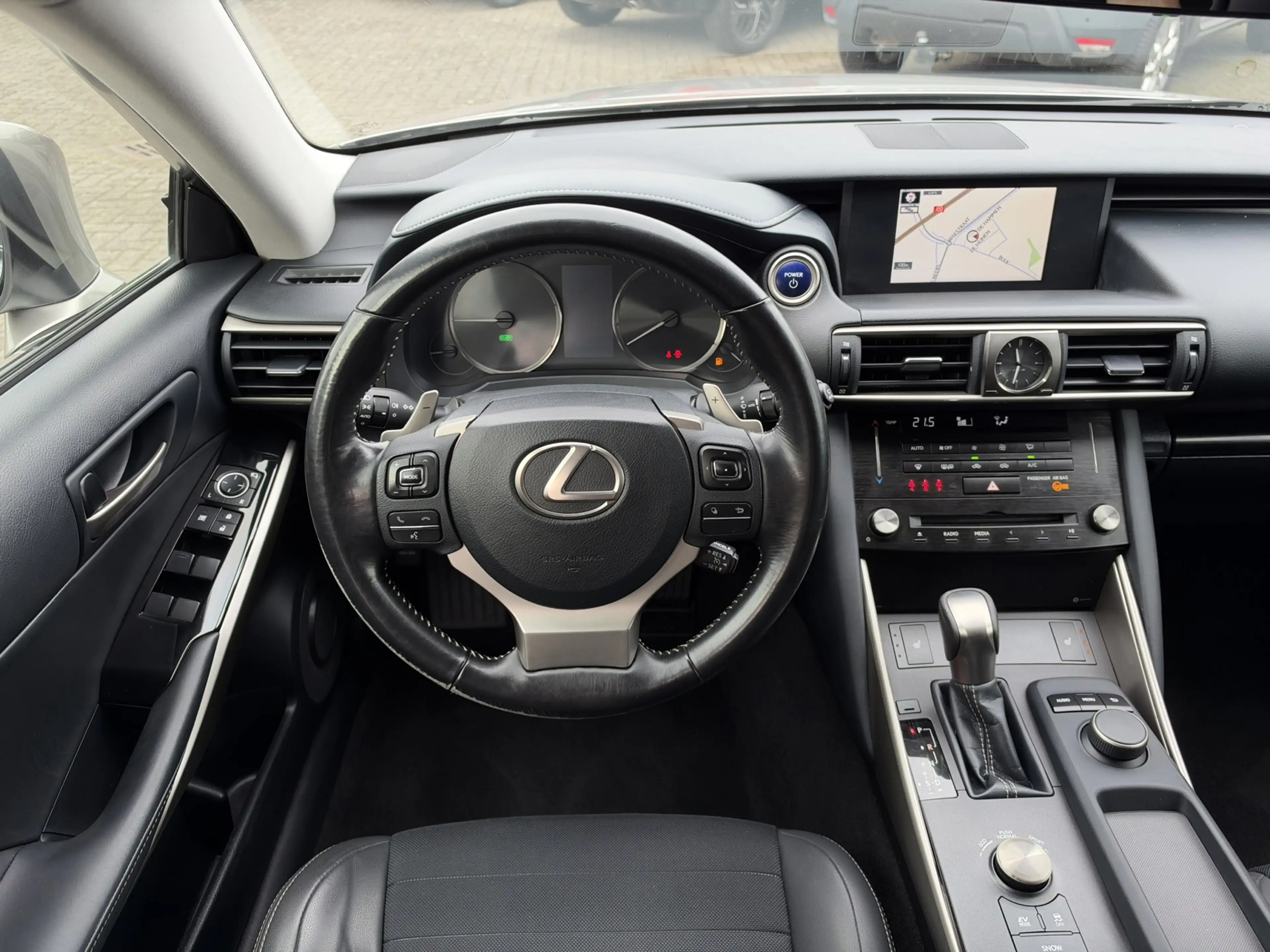 Lexus IS 300 300h Hybrid Business Line — photo 11