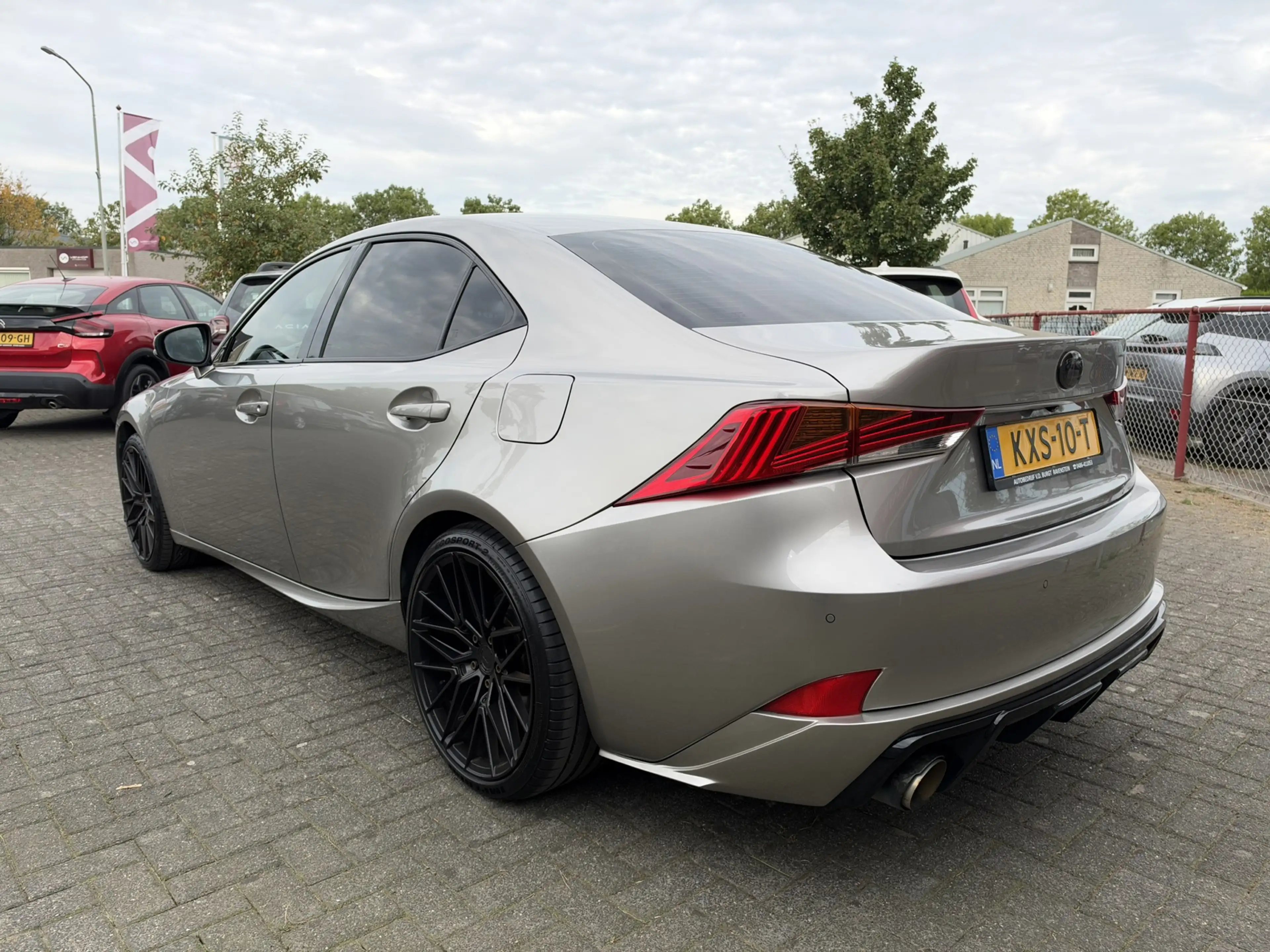 Lexus IS 300 300h Hybrid Business Line — photo 2