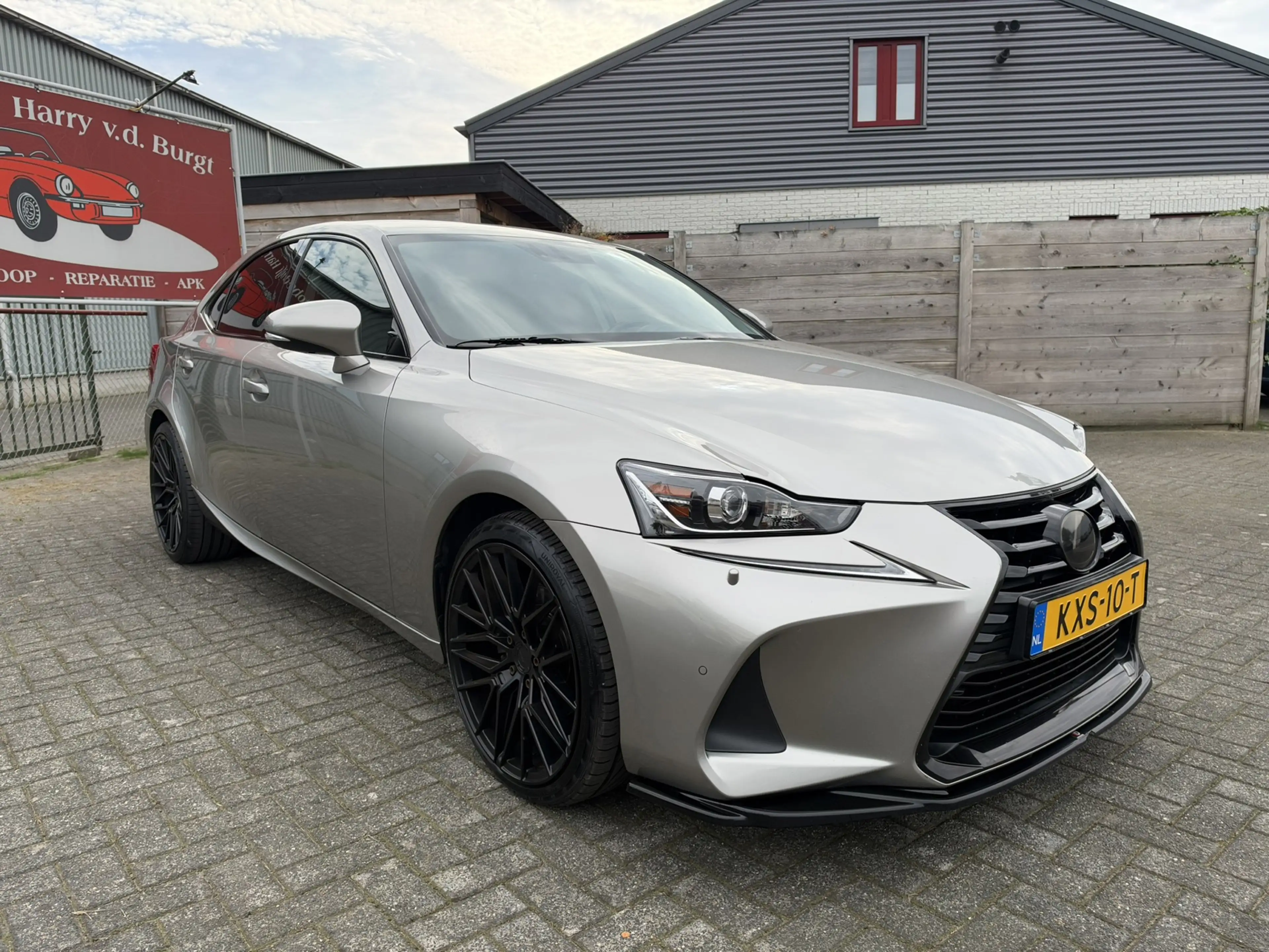 Lexus IS 300 300h Hybrid Business Line — photo 4