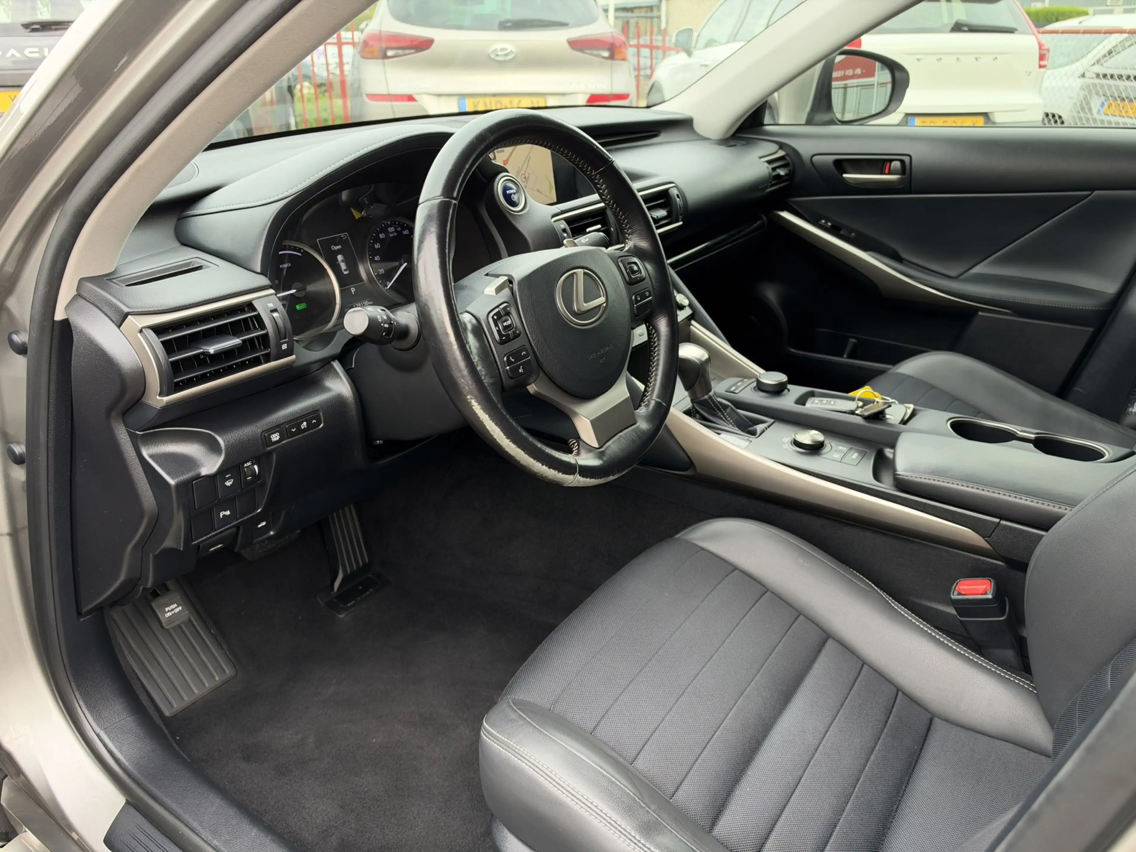 Lexus IS 300 300h Hybrid Business Line — photo 8