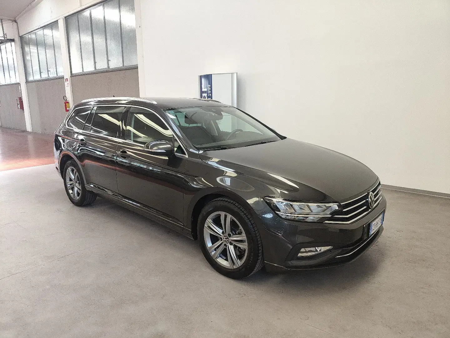 Volkswagen Passat Variant 2.0 TDI 150 CV Adaptive Cruise Navi Cerchi 17” Šedá - 2