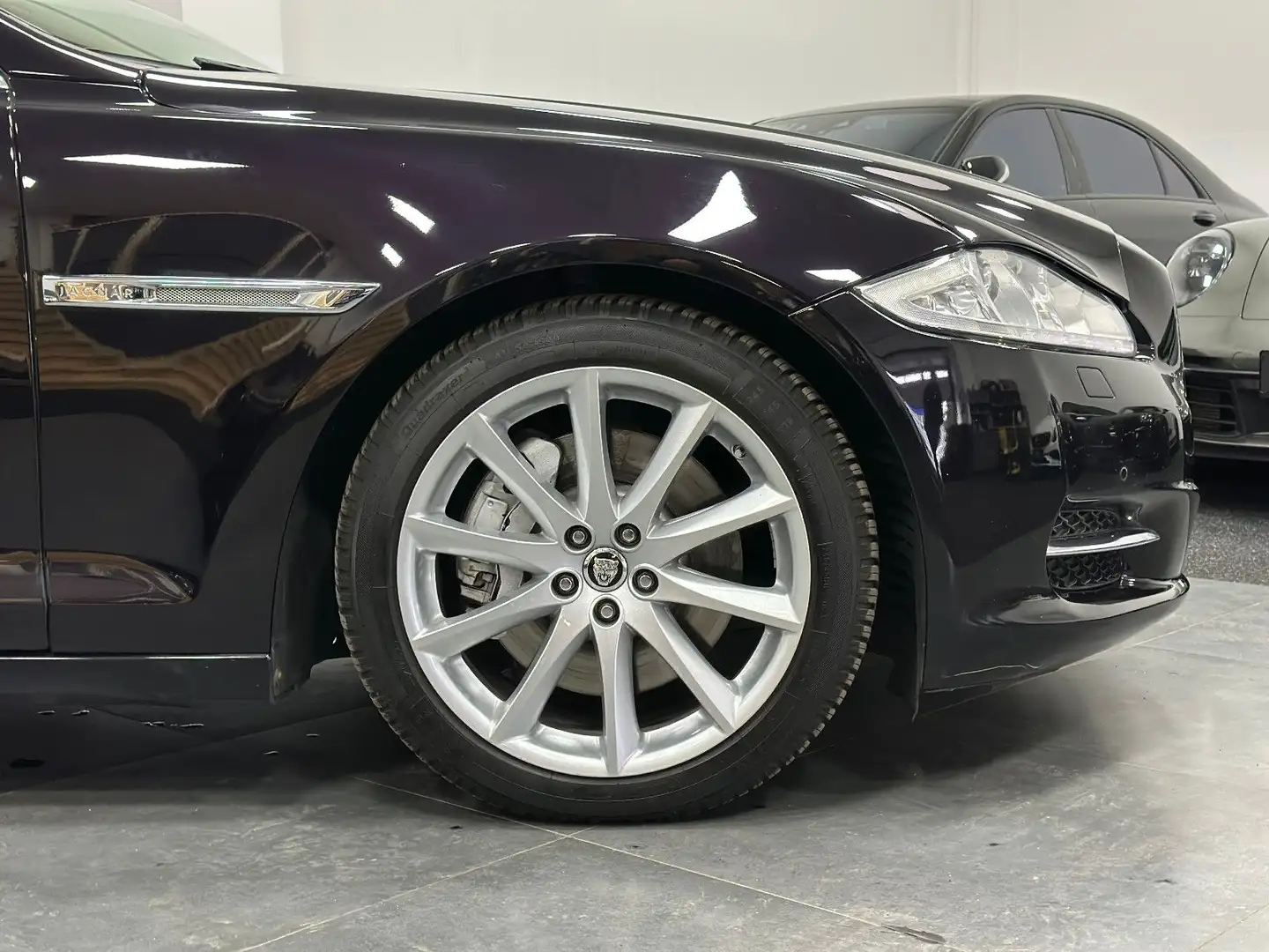Jaguar XJ Premium Luxury AWD Lang TV PANO Schwarz - 2