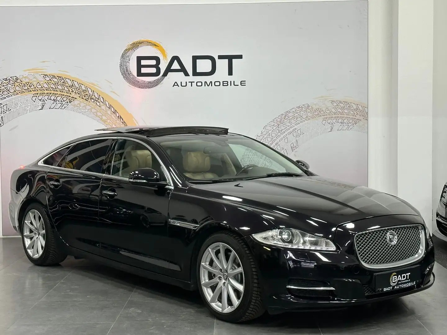 Jaguar XJ Premium Luxury AWD Lang TV PANO Schwarz - 1