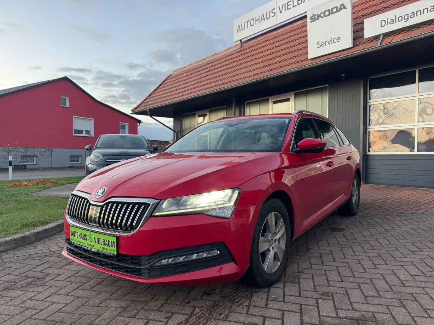 Skoda Superb Combi Ambition 2,0 TDI DSG Czerwony - 1