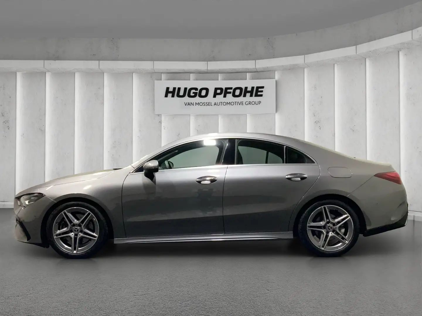 Mercedes-Benz CLA 200 AMG Line Grau - 2
