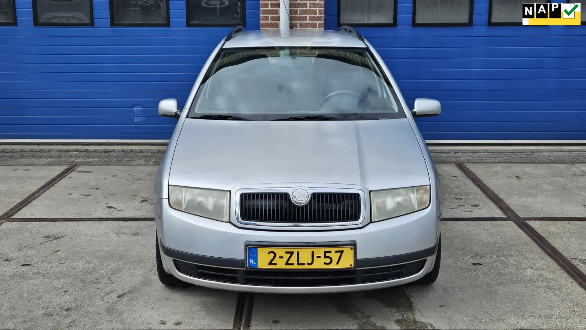 Skoda Fabia Combi 1.4-16V Choice AC Grijs - 1
