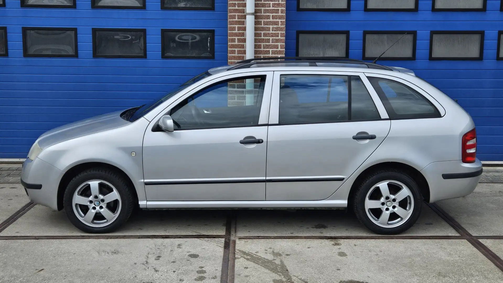 Skoda Fabia Combi 1.4-16V Choice AC Grijs - 2