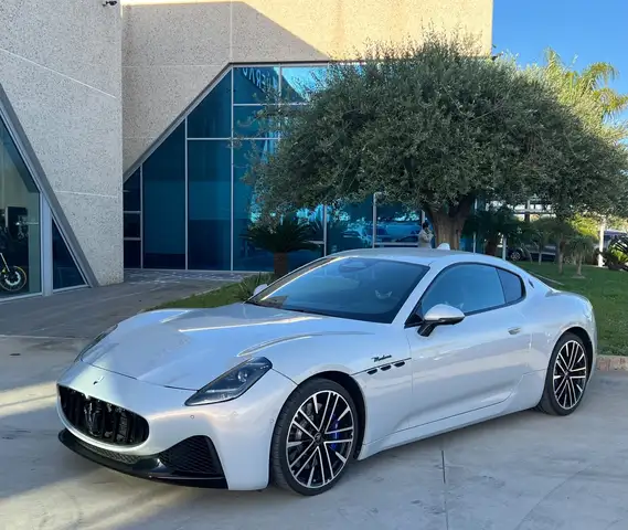 Maserati GranTurismo Modena awd auto possibilità noleggio no scoring