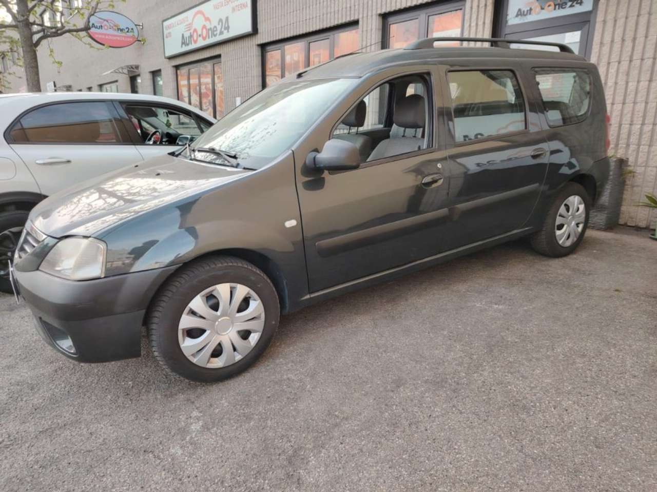 Dacia Logan MCV 1.6 16V  Lauréate 7 POSTI BENZINA NEOPATENTAT
