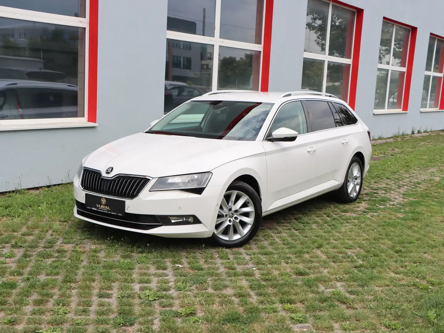 Skoda Superb Kombi 2,0 TDI Style DSG | Navigation | Business P. Wit - 2