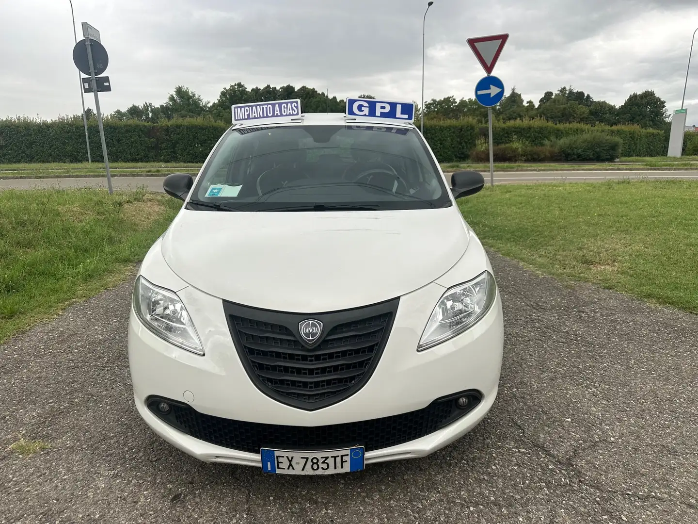 Lancia Ypsilon 1.2 8v Elefantino ecochic Gpl 69cv my14 Blanco - 1