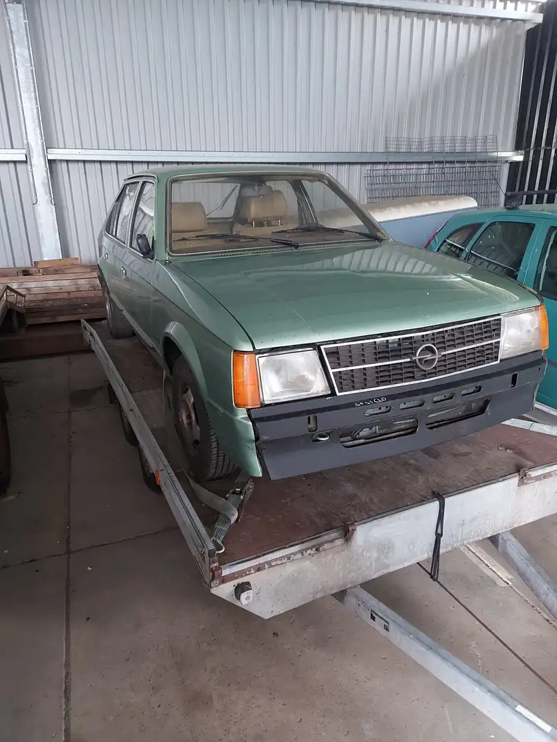 Oldtimer Opel kadett  1600 automaat luxus Groen - 1