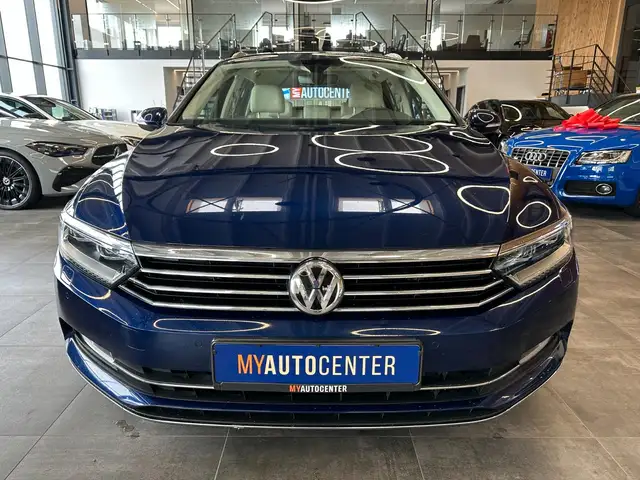 Volkswagen Passat view 3