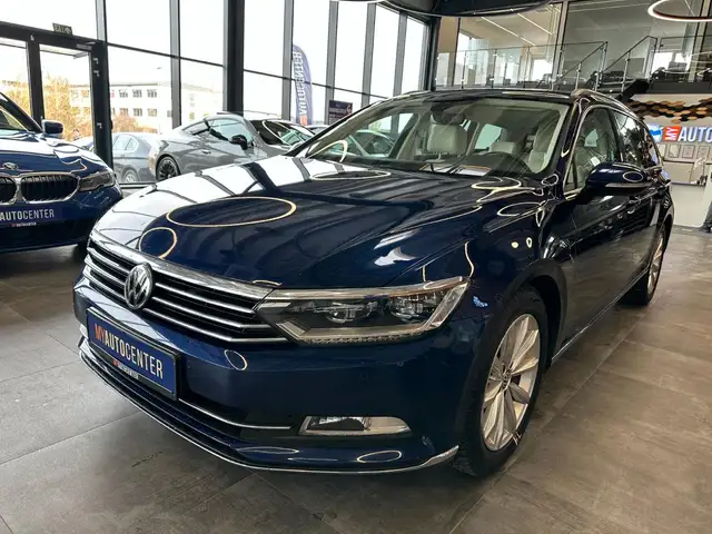 Volkswagen Passat view 4