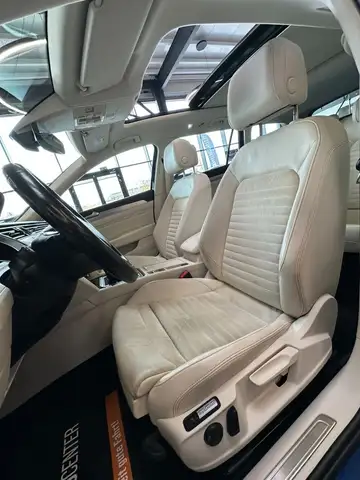 Volkswagen Passat view 14